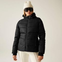 Damska kurtka narciarska Dare 2B Glamorize V. Czarne kurtki narciarskie Dare 2b, bez wzorów, bez kaptura, narciarskie. Za 379.99 zł.