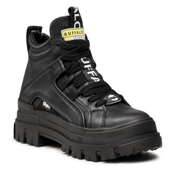 Botki Buffalo. Czarne botki Buffalo, bez wzorów, bez obcasa, na płaskiej podeszwie, bez zapięcia. Za 529.99 zł.