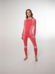 Spodnie damskie Protest CASEY thermo pants. Czerwone spodnie narciarskie Protest, bez wzorów, z materiału, narciarskie. Za 279.99 zł.