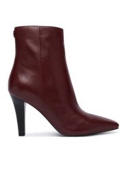 Guess Botki FLTRFF LEA10 Bordowy. Czerwone botki Guess, z aplikacjami, ze skóry, bez obcasa, na słupku, bez zapięcia. Za 824.99 zł.