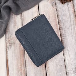 Zestaw prezentowy dla niej portfel damski granatowy T-139 i skórzane etui na karty T-151 Paolo Peruzzi ZUP-143-DB. Niebieskie portfele bez wzorów, ze skóry. Za 109.00 zł.