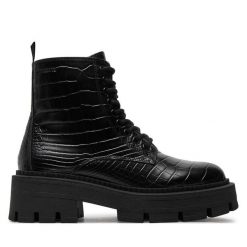Botki Tamaris. Czarne botki Tamaris, bez wzorów, bez obcasa, na płaskiej podeszwie, bez zapięcia. Za 219.99 zł.
