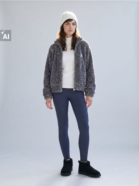 Ocieplane prążkowane legginsy - niebieski. Niebieskie legginsy Sinsay, bez wzorów, prążkowane. Za 39.99 zł.
