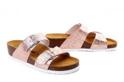 DR. BRINKMANN 700570-42 rosa, klapki damskie. Czerwone klapki Dr. Brinkmann, bez wzorów, bez obcasa, na koturnie, bez zapięcia. Za 219.90 zł.