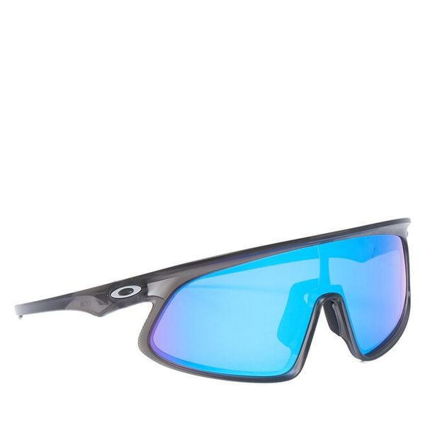 Okulary przeciwsłoneczne Oakley. Szare okulary przeciwsłoneczne Oakley, bez wzorów. Za 649.99 zł.