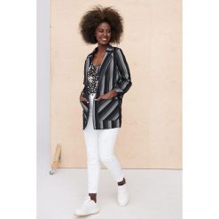 Marynarka Damska Magnesium BS Czarny / Paski. Czarne marynarki i żakiety blue shadow, s, bez wzorów, z dzianiny, boho, bez ramiączek. W wyprzedaży za 124.95 zł.