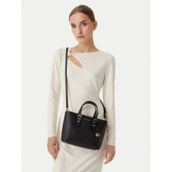 Torebka MICHAEL Michael Kors. Czarne torebki klasyczne MICHAEL Michael Kors, bez wzorów, klasyczne, bez dodatków. Za 879.99 zł.