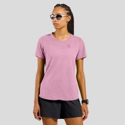 Koszulka z krótkim rękawem damska ODLO T-shirt crew neck s/s ESSENTIAL. Czerwone t-shirty sportowe ODLO, s, bez wzorów, bez ramiączek. Za 249.99 zł.