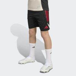 Spodenki treningowe Liverpool FC Tiro 25 Competition. Czarne szorty sportowe adidas, bez wzorów, do piłki nożnej. Za 179.00 zł.