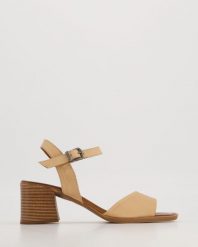BEŻOWE SANDAŁY 130404 NUDE. Brązowe sandały Venezia, bez wzorów, ze skóry, bez obcasa, bez zapięcia. Za 259.00 zł.