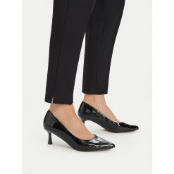 Czółenka JENNY. Czarne czółenka Jenny, bez wzorów, bez obcasa, bez zapięcia. Za 119.99 zł.