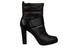 Botki Calvin Klein Nasha Black, Czarny, Tworzywo - 39. Czarne botki Calvin Klein, z aplikacjami, z nylonu, bez obcasa, bez zapięcia. W wyprzedaży za 349.00 zł.