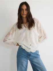 Bluzka z lyocellem - złamana biel. Bluzki Reserved, l, bez wzorów, z lyocellu, bez kołnierzyka, bez ramiączek. W wyprzedaży za 119.99 zł.