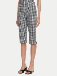 Guess Spodnie capri W6YB35 W4486 Czarny Slim Fit. Czarne spodnie materiałowe Guess, z aplikacjami, z bawełny. Za 344.99 zł.