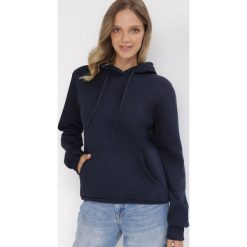 Granatowa Bluza z Kapturem Kasseia. Niebieskie bluzy Born2be, l, bez wzorów, z dzianiny, casualowe, bez ramiączek, z kapturem. W wyprzedaży za 38.24 zł.