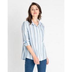 LEE ONE POCKET SHIRT DAMSKA KOSZULA PASKI SKY BLUE L46KUGLM 112110943. Niebieskie koszule Lee, l, bez wzorów, bez kołnierzyka, bez ramiączek. Za 129.99 zł.