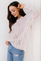 Sweter damski z wełną okrągłym dekoltem i pięknym splotem różowy. Czerwone sukienki Sukienki.shop, na lato, s, w ażurowe wzory, z materiału, eleganckie, bez ramiączek. Za 149.00 zł.