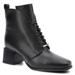 Botki damskie Karino, naturalna skóra licowa z klasycznym sznurowaniem zabudowaną cholewką oraz stabilnym obcasem, czarne, 3876-076-F. Czarne botki Karino, z aplikacjami, ze skóry, biznesowe, bez obcasa, na obcasie, bez zapięcia. Za 309.00 zł.
