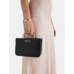 Torebka Nine West. Czarne torebki klasyczne Nine West, bez wzorów, bez dodatków. Za 199.99 zł.