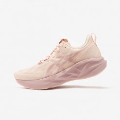 Buty do biegania damskie ASICS Novablast. Czerwone buty do biegania ASICS, bez wzorów, z materiału, bez zapięcia, do biegania. Za 669.99 zł.