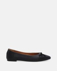 CZARNE BALERINY Z KOKARDĄ 69722Y8003 BLACK. Czarne baleriny Venezia, bez wzorów, ze skóry, bez obcasa, bez zapięcia. Za 199.00 zł.