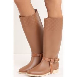 Beżowe Kalosze Jacqueline. Brązowe kalosze Born2be, w paski, z kauczuku. Za 39.99 zł.