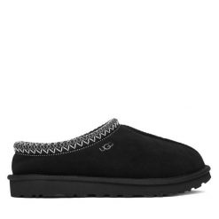 Śniegowce Ugg. Czarne śniegowce UGG, bez wzorów, bez zapięcia. Za 619.99 zł.