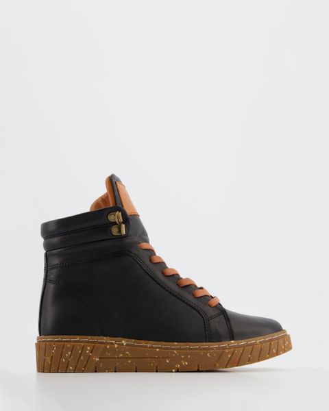 SPORTOWE BOTKI DAMSKIE 16141 NORAH BL-T. Botki Venezia, bez wzorów, ze skóry, sportowe, bez obcasa, bez zapięcia. Za 279.00 zł.