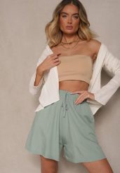 Jasnozielone Szorty z Bawełny High Waist Ozdobione Wiązaniem Selmio. Zielone szorty Renee, z aplikacjami, z bawełny, eleganckie. W wyprzedaży za 19.99 zł.