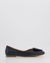 BALERINY Z OZDOBĄ 00951909810 BLAC. Baleriny Venezia, z aplikacjami, ze skóry, bez obcasa, bez zapięcia. Za 239.00 zł.