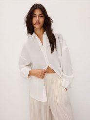 Koszula oversize z modalu - złamana biel. Koszule Reserved, l, bez wzorów, z lyocellu, bez kołnierzyka, bez ramiączek. W wyprzedaży za 89.99 zł.