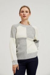Sweter z geometrycznym wzorem biało-szary. Białe swetry MOODO, l, bez wzorów, bez ramiączek. W wyprzedaży za 64.99 zł.