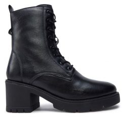Botki s.Oliver. Czarne botki S.Oliver, bez wzorów, bez obcasa, na słupku, bez zapięcia. Za 279.99 zł.
