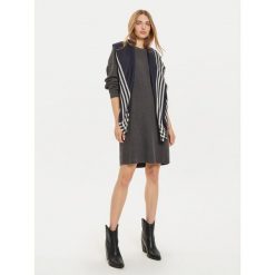 Chusta Tommy Hilfiger. Niebieskie chusty Tommy Hilfiger, bez wzorów. Za 349.99 zł.