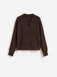 Sweter z dekoltem V - ciemnobrązowy. Brązowe swetry Reserved, l, bez wzorów, z dzianiny, bez ramiączek. Za 139.99 zł.