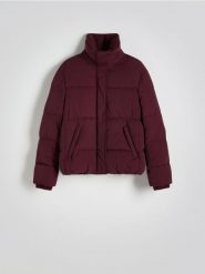 Pikowana kurtka - burgundowy. Czerwone kurtki Reserved, l, bez wzorów, z tkaniny, klasyczne, bez kaptura. W wyprzedaży za 139.99 zł.