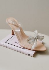 Beżowe Transparentne Sandały na Klepsydrowym Obcasie Zdobione Kokardą z Cyrkoniami Nialetha. Brązowe sandały Born2be, z aplikacjami, z jeansu, wizytowe, bez obcasa, na obcasie, bez zapięcia. Za 109.99 zł.