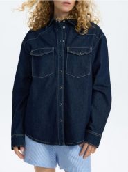 Jeansowa koszula oversize - granatowy. Niebieskie koszule Reserved, l, bez wzorów, z bawełny, bez kołnierzyka, bez ramiączek. W wyprzedaży za 79.99 zł.