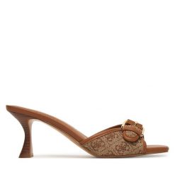 Klapki Guess. Brązowe klapki Guess, z aplikacjami, bez obcasa, bez zapięcia. Za 471.99 zł.