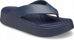 Japonki Dla Dorosłych Crocs Getaway Platform Flip. Niebieskie japonki Crocs, bez wzorów, z materiału. Za 199.99 zł.
