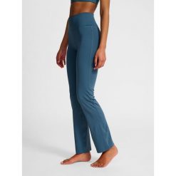 Spodnie legginsy z wysokim stanem dla kobiet Hummel. Niebieskie legginsy Hummel, bez wzorów, sportowe. Za 205.00 zł.