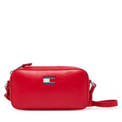 Torebka Tommy Jeans. Czerwone listonoszki Tommy Jeans, bez wzorów, z jeansu, bez dodatków. Za 209.99 zł.