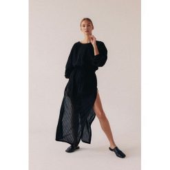 MUUV. sukienka bawełniana AJE kolor czarny maxi prosta. Czarne sukienki MUUV, na co dzień, l, bez wzorów, z bawełny, bez kołnierzyka, bez ramiączek, maxi. W wyprzedaży za 399.99 zł.