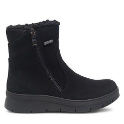Botki Go Soft. Czarne botki GO SOFT, bez wzorów, bez obcasa, na płaskiej podeszwie, bez zapięcia. Za 159.99 zł.