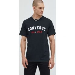 Converse t-shirt bawełniany kolor czarny z nadrukiem. Czarne t-shirty Converse, l, bez wzorów, z bawełny, bez kołnierzyka, bez ramiączek. Za 119.99 zł.