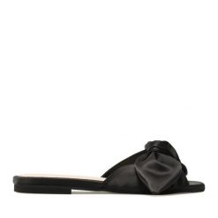 Klapki Eva Longoria. Czarne klapki Eva Longoria, bez wzorów, bez obcasa, bez zapięcia. Za 429.99 zł.