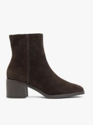 Ciemnobrązowe welurowe botki. Brązowe botki Ryłko, bez wzorów, ze skóry, eleganckie, bez obcasa, na obcasie, bez zapięcia. Za 449.99 zł.