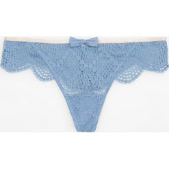 Koronkowe stringi - Niebieski. Niebieskie stringi Reserved, bez wzorów, z koronki. W wyprzedaży za 14.99 zł.