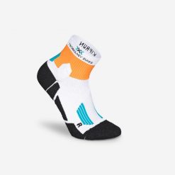 Skarpety do biegania Kiprun RUN900 X. Skarpetki KIPRUN, bez wzorów, z elastanu. Za 79.99 zł.