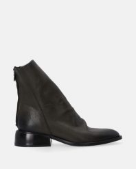ZIELONE SZTYBLETY Z SUWAKIEM G007LEGROBB053. Zielone botki Venezia, bez wzorów, ze skóry, bez obcasa, bez zapięcia. Za 799.00 zł.
